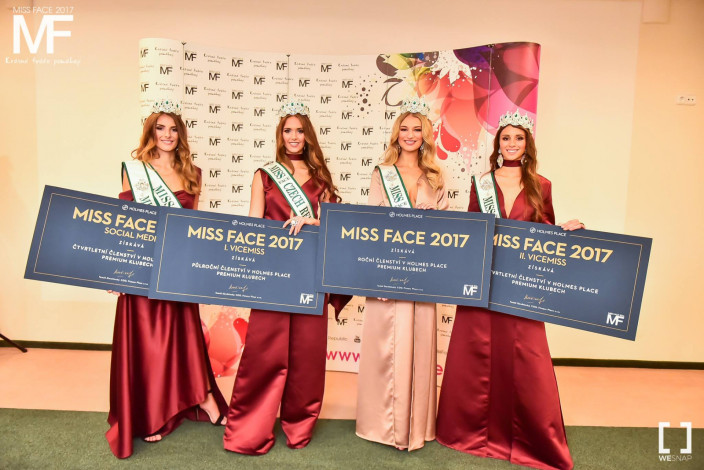 Vítězky převzaly ceny od Holmes Place