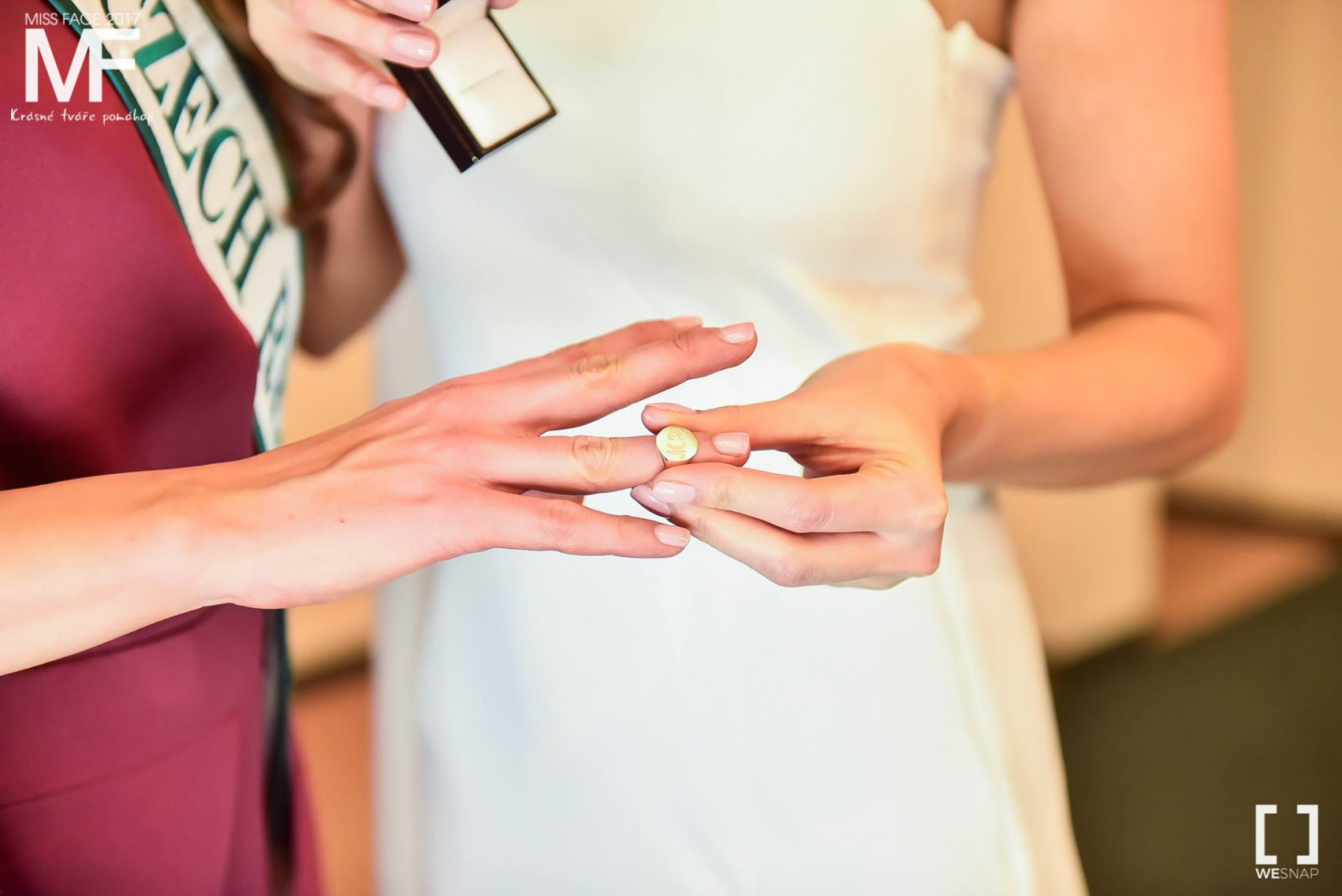 Vítězky převzaly ceny od Richard Collection