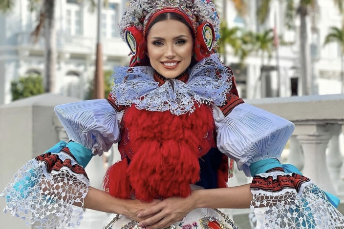 Karolína Kopíncová oblékla tradiční vlčnovský kroj