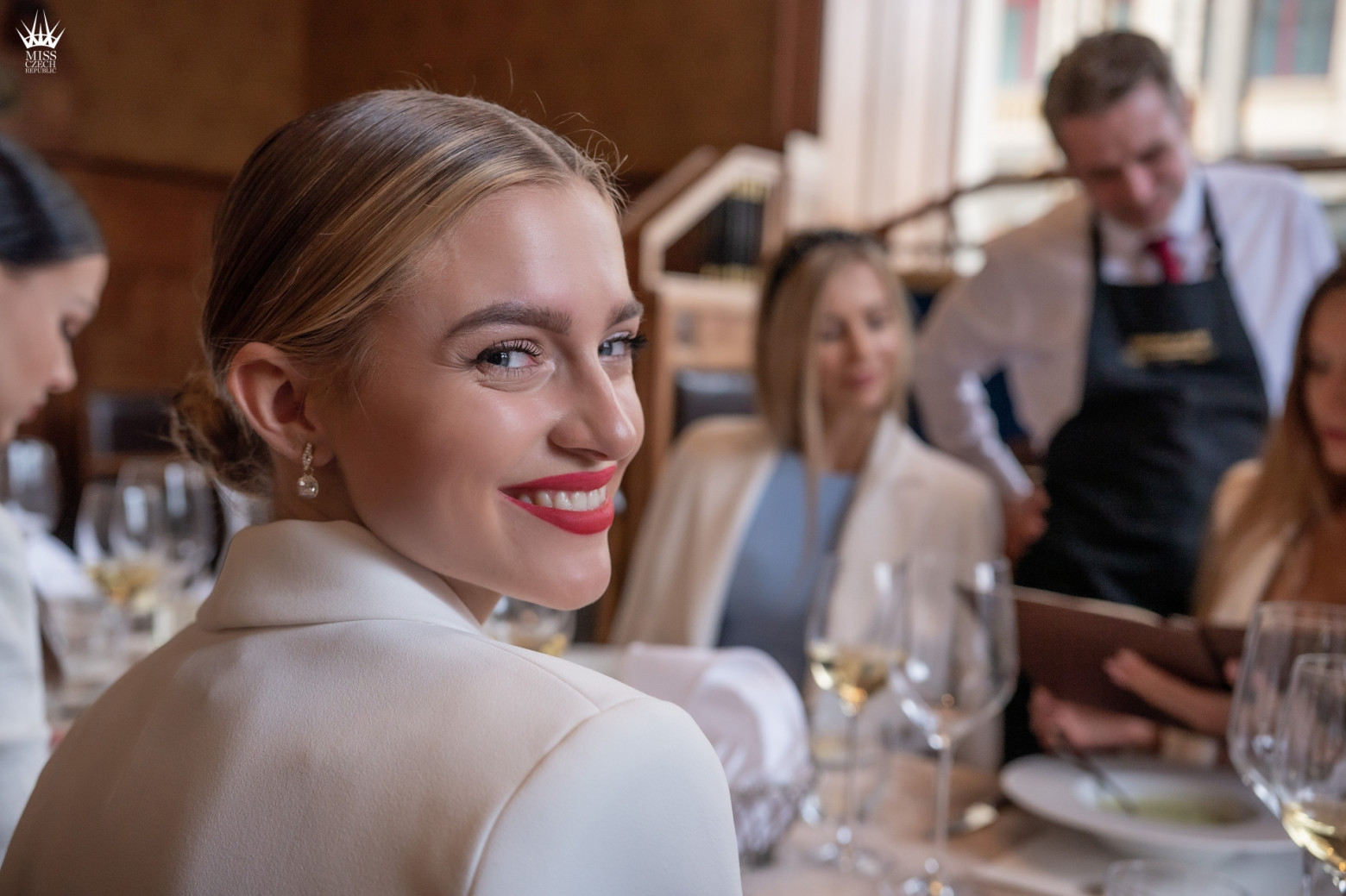 Školení společenské etikety od Ivy Pluháčkové v Obecním domě