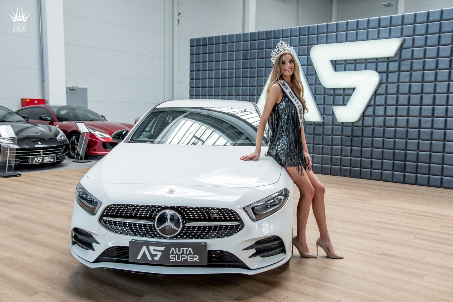 Vítězka Krystyna Pyszková si převzala nový Merdeces Benz třídy A