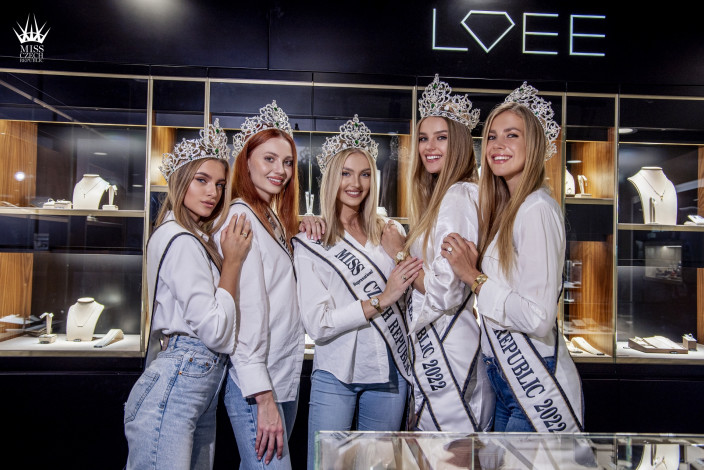 Loee darovalo našim vítězkám památné diamantové prsteny