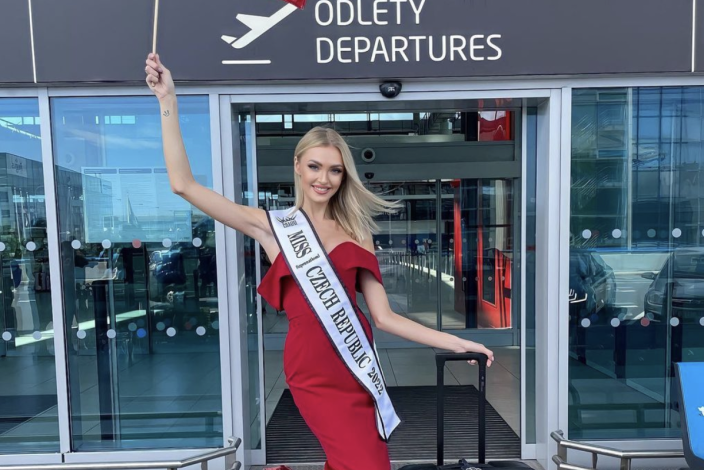 Kristýna Malířová odletěla na MISS SUPRANATIONAL 2022 do Polska
