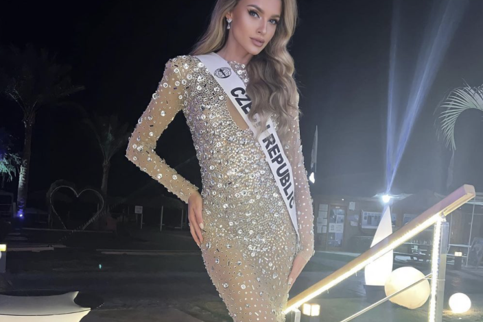 Karolína Syroťuková vynesla na večeři šaty od Nikol Prokešové