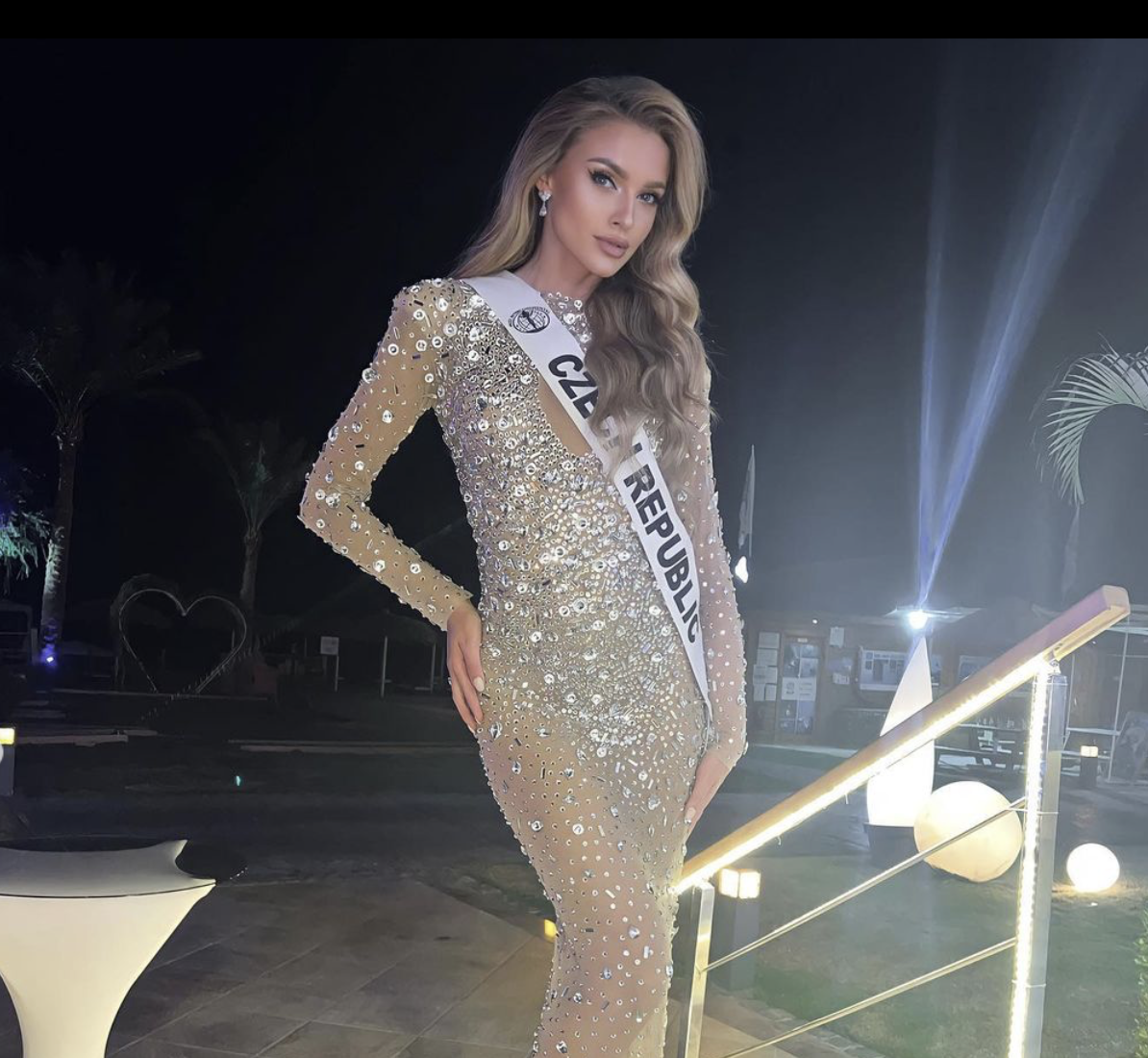 Karolína Syroťuková vynesla na večeři šaty od Nikol Prokešové