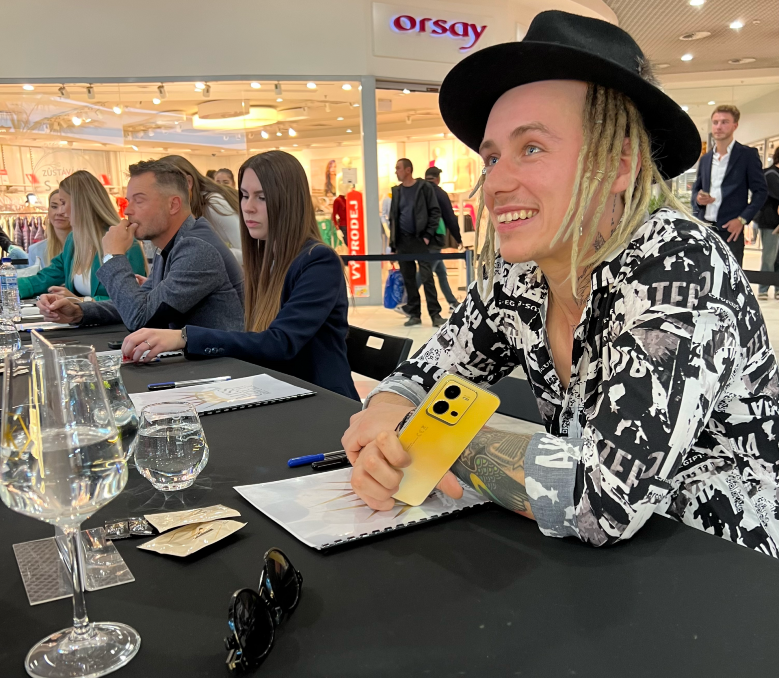 Vojta Drahokoupil v porotě hlasuje cez Vivo mobile