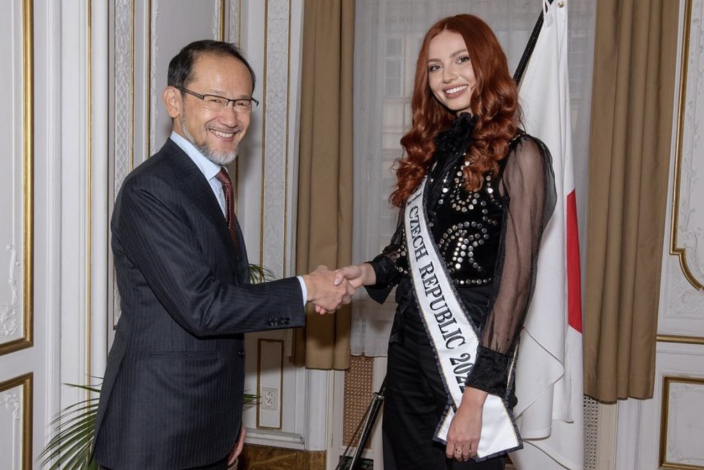 Adéla Maděryčová navštívila Japonskou ambasádu v Praze
