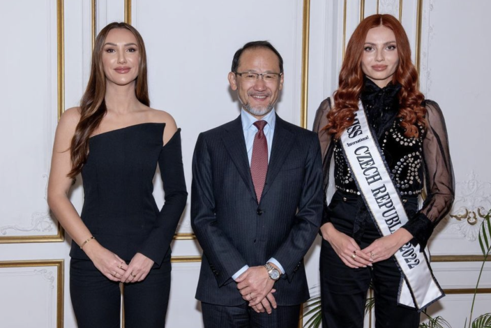 Adéla Maděryčová na Japonském velvyslanectví v Praze