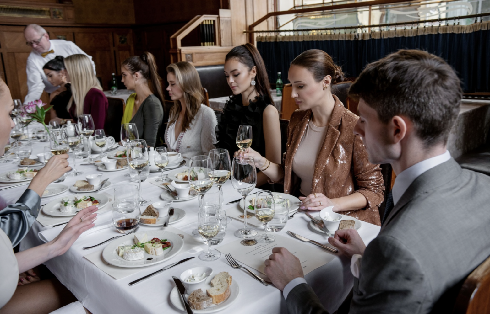 Školení společenské etikety v Restaurace Obecní Dům