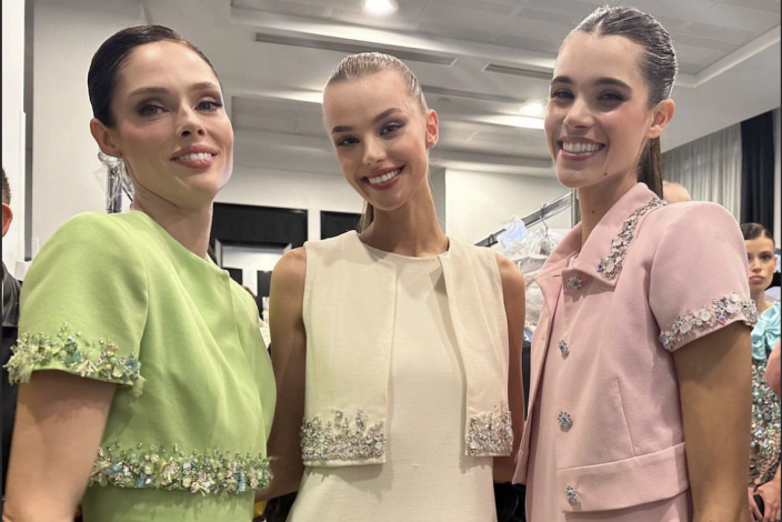 Krystyna Pyszková na mole pro Celia Kritharioti v Paříži