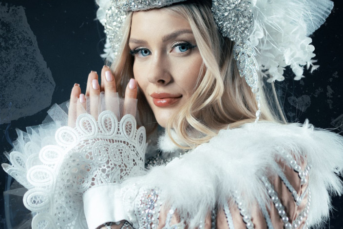Národní kostým "Queen of the Czech Mountains" na Miss INT